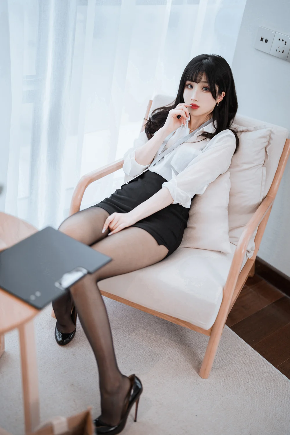rioko凉凉子-&面饼仙儿-黑丝ol制服双人[102P11V-1.46GB]-趣味社