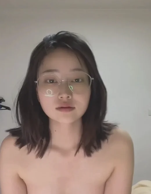 年年nnian-模特面试-罕见出镜[1V-36MB]-趣味社