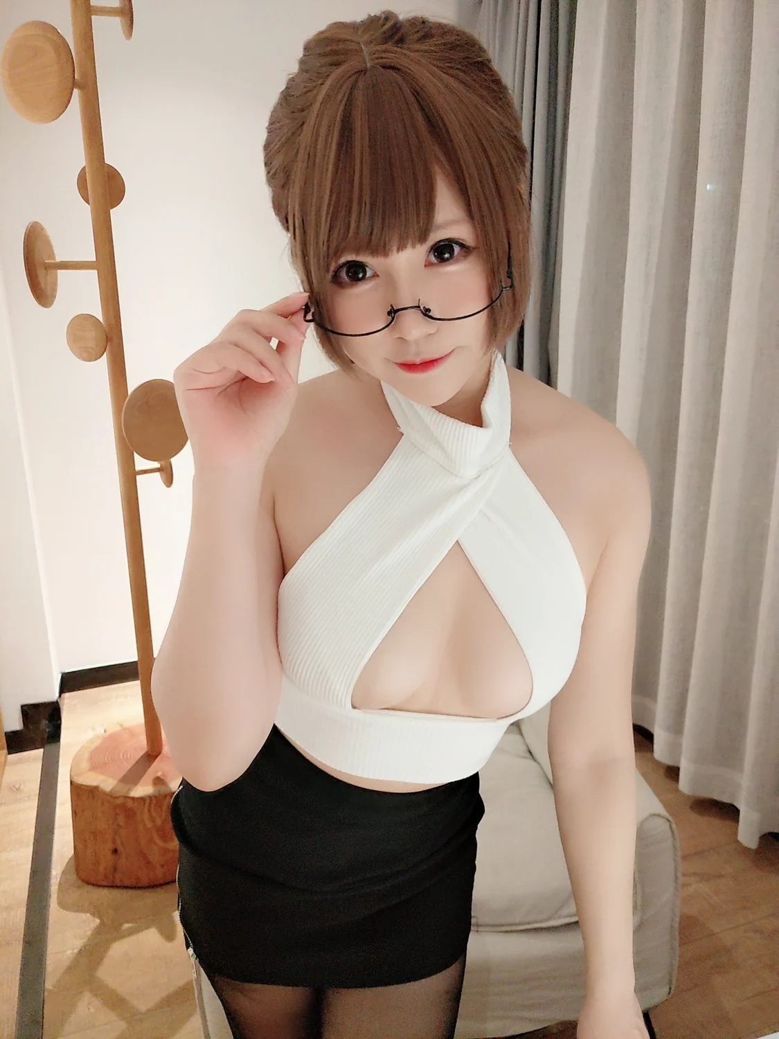 Nyako喵子 NO.024 自拍六连5开胸黑丝自拍[18P-28MB]-趣味社
