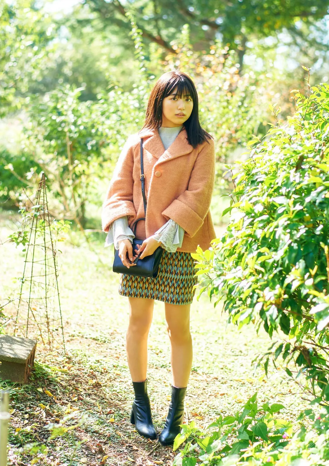 [B.L.T. Photobook] Rio Yoshida 吉田莉桜 – Winter tenderness 冬の花。 (2022-09-16)-趣味社